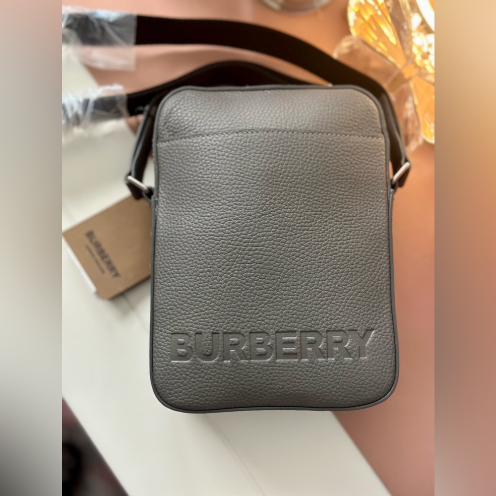 🎁 CUSTOMER APPRECIATION GIFT  Burberry Thornton Small Gray Bag ✨Unisex - Picture 2 of 13
